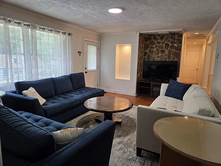 2457 Pine Dr NW — Photo 3