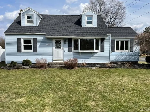 125 Bramley Dr, Camillus, NY 13031