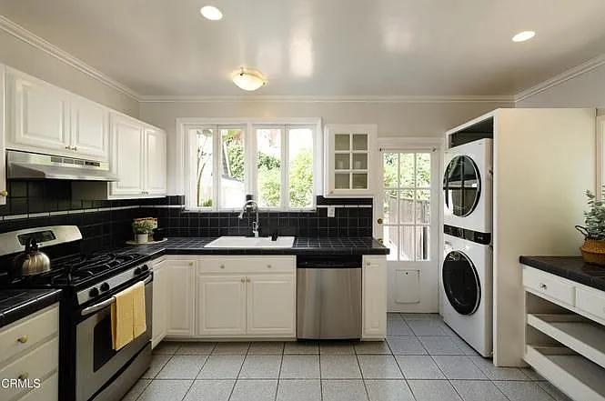 501 Fremont Ln — Photo 8
