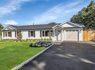 581 Bellmore St, West Islip, NY 11795
