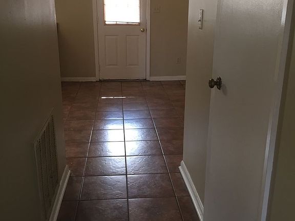 4th image of 118 Logan Dr #C