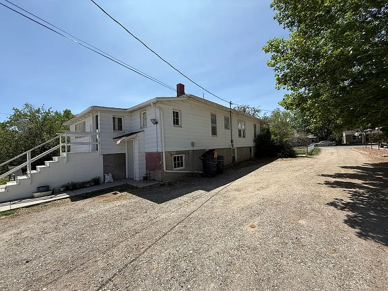 825 N Broadway Ave. — Photo 61