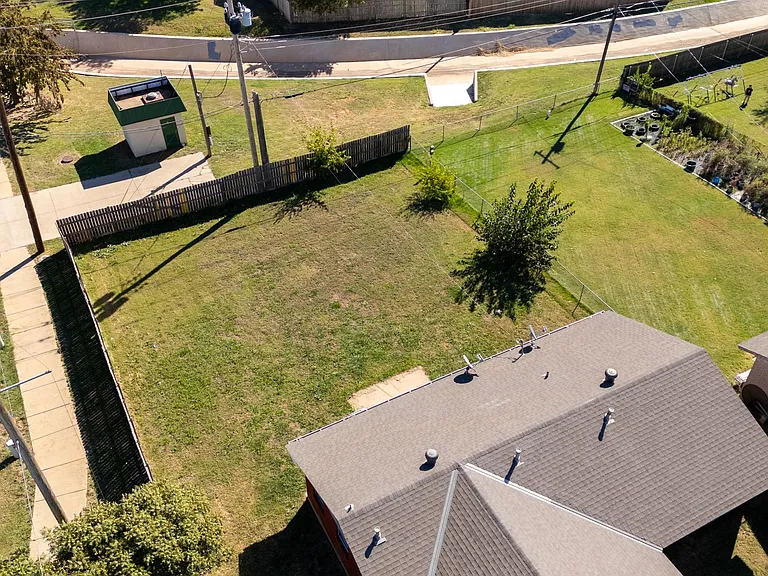 1212 N Janeway Ave — Photo 26