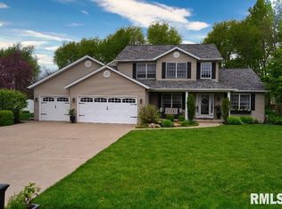 1069 Bridgeview Pl, Le Claire, IA 52753