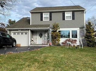 6 Albert Ave, Syosset, NY 11791