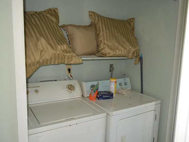 973 Whitman Dr — Photo 12