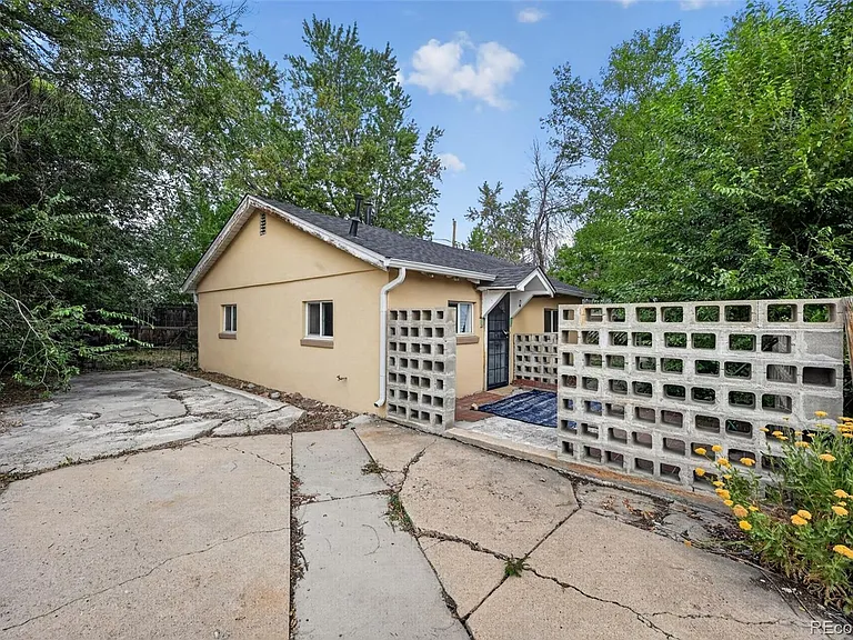225 S Holland St #B — Photo 1