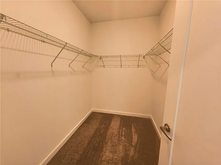 525 Parkway Dr #401 — Photo 18