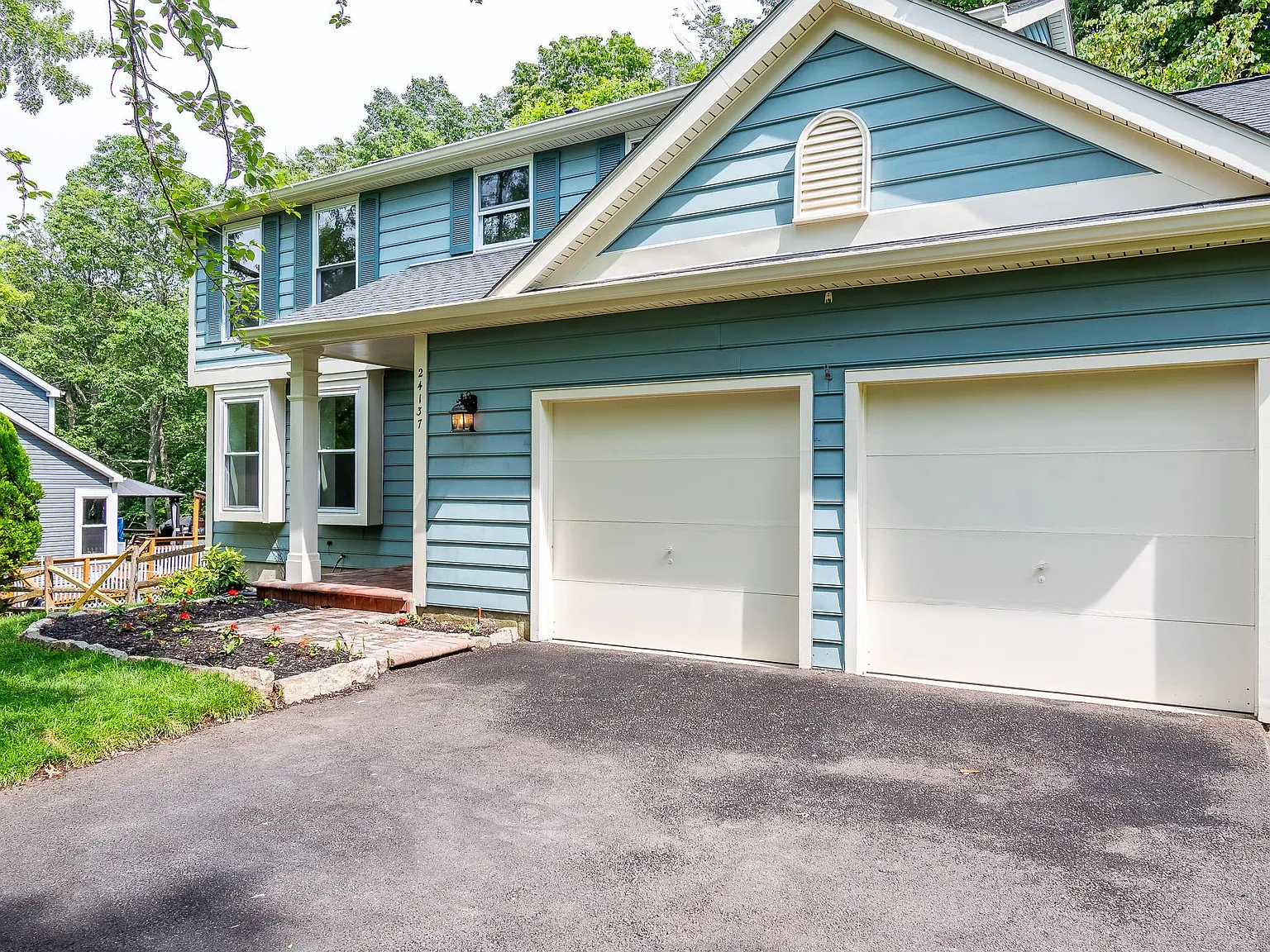 5 bed, 2800 sqft, $3,700 — Photo 2