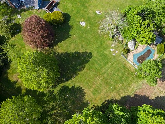 3rd image of 80 Black Horse Ln