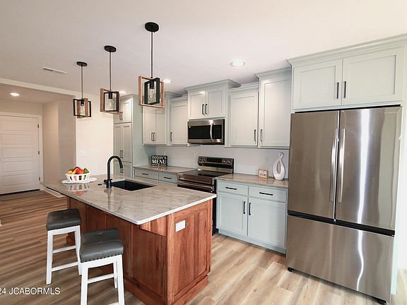 4th image of 205 Rosewood Ct