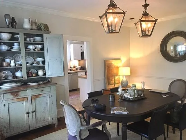 3 bed, 2.5 bath, 2500 sqft, $3,250 — Photo 2