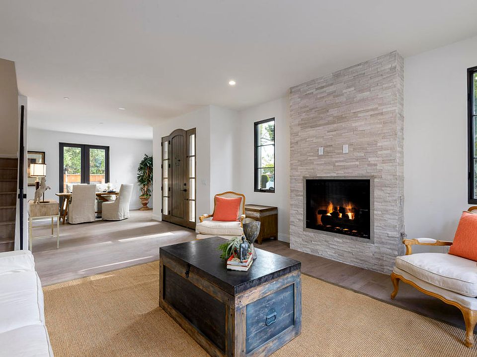1st image of 2334 De La Vina St