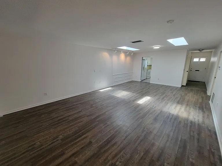 1657 S Lake Ave #3 — Photo 5