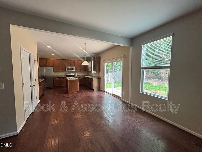 4 White Spruce Ct — Photo 15