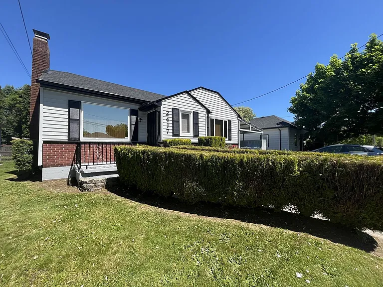 2417 N Rosa Parks Way — Photo 4