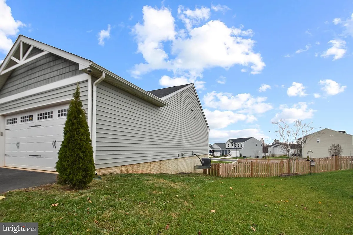 Building Photo - 2041 Crepe Myrtle Ln