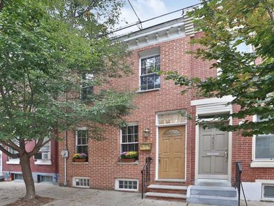 2048 Saint Albans St, Philadelphia, PA, 19146