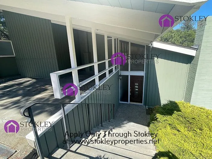 Building Photo - 137 Donna Maria Way
