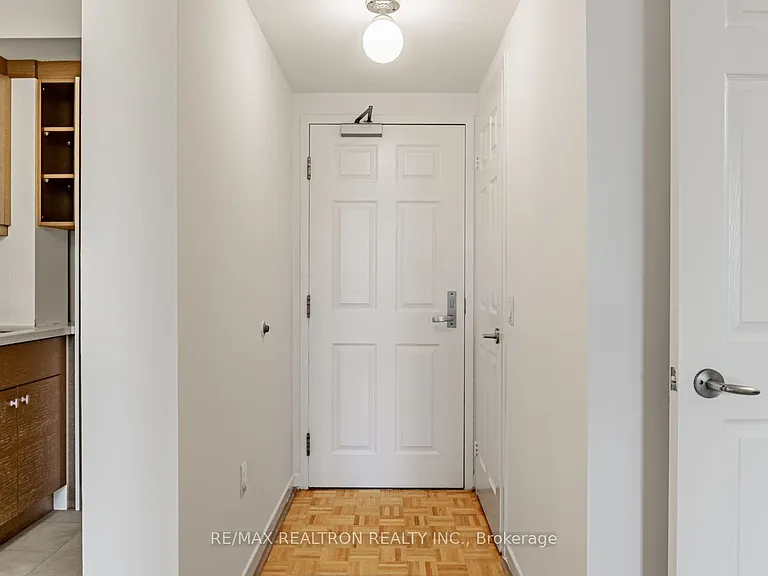 284 Bloor St W #903 — Photo 6