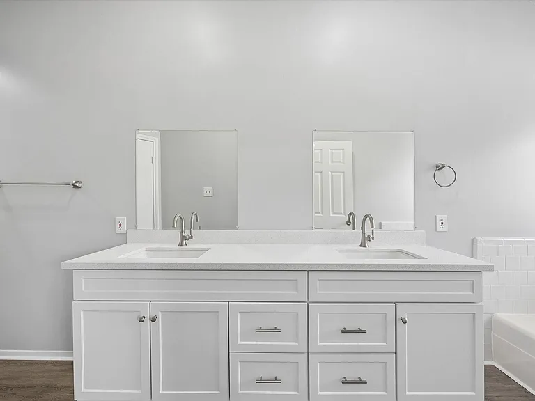 6419 Fairbourne Dr — Photo 9
