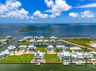 1018 Saint John Ct, Rockport, TX 78382