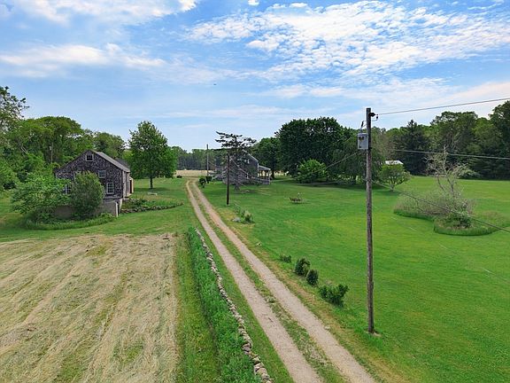 3rd image of 144 Horseneck Rd
