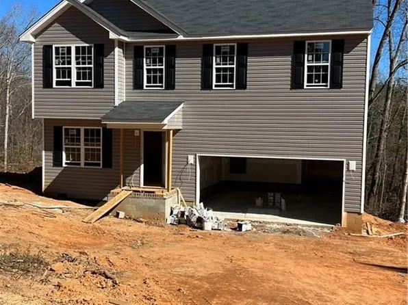 6061 Stanleyville Dr, Rural Hall, NC 27045