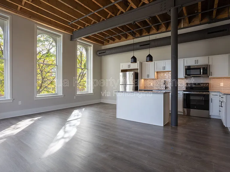 231 N Rose St #203 — Photo 6