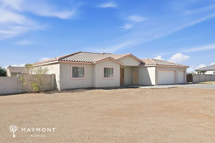 3 bed, 2.0 bath, 2133 sqft, $2,300 — Photo 2