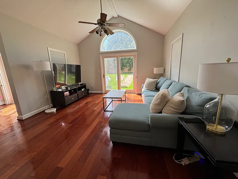 5716 Grosvenor Ln — Photo 26