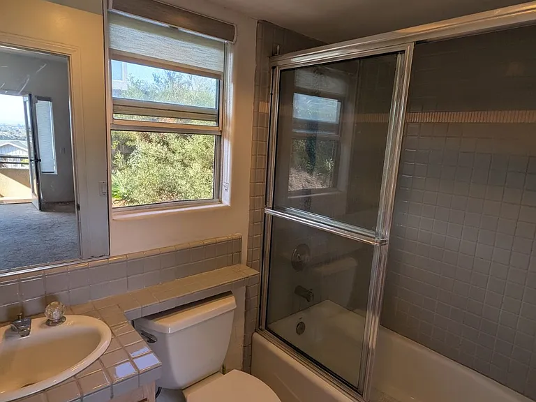 2381 Almeria Ct — Photo 7