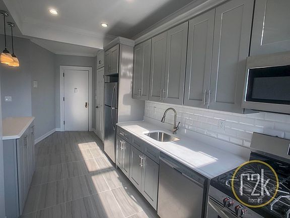 5th image of 30-11 Astoria Blvd #44A