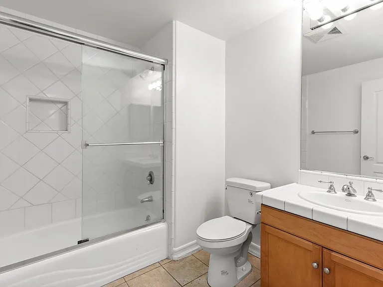 2335 S Bentley Ave — Photo 5