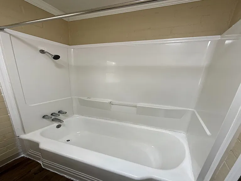 Cottage- Bathroom2