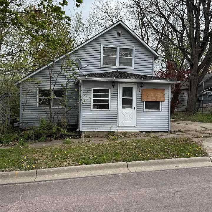 1st image of 131 N Houk Good