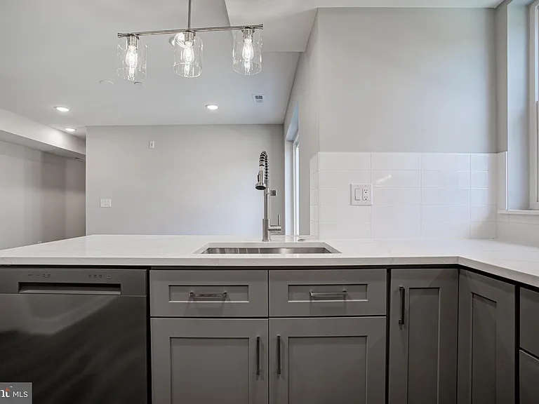540 S 52nd St #2 — Photo 19