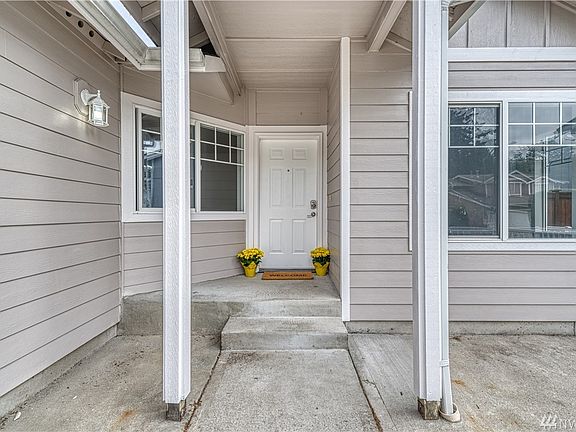 3rd image of 1131 NE Beaumont Ln