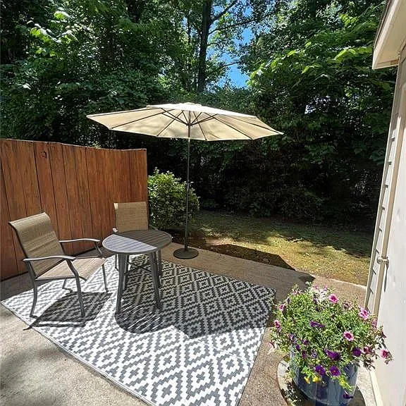 138 Sterling Ct — Photo 5