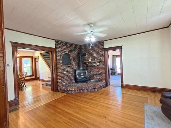 4th image of 605 Wall St
