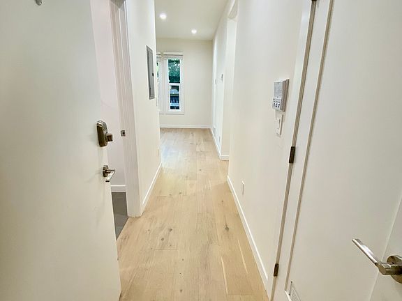 4th image of 1555 Hyde St APT 3