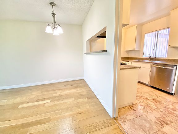 3rd image of 959 S Gramercy Pl APT 110