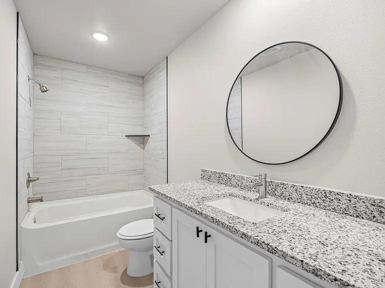 10611 East Cres #7400 — Photo 24