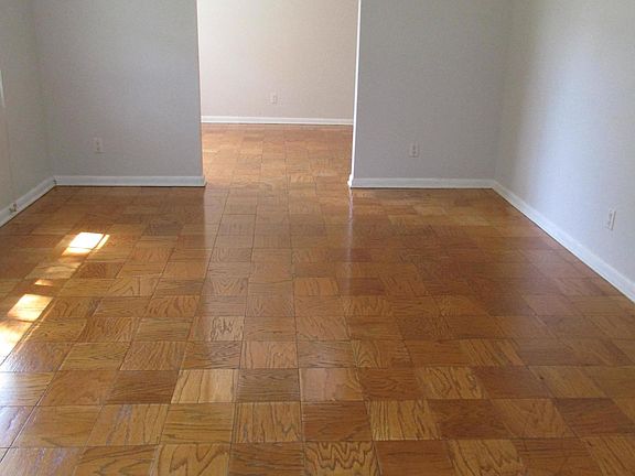 4th image of 4870 Tara Woods Dr E