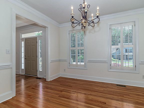 5th image of 224 W Kestwick Drive
