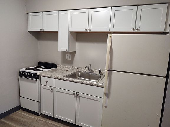 2nd image of 1441 Capitol Ave #17