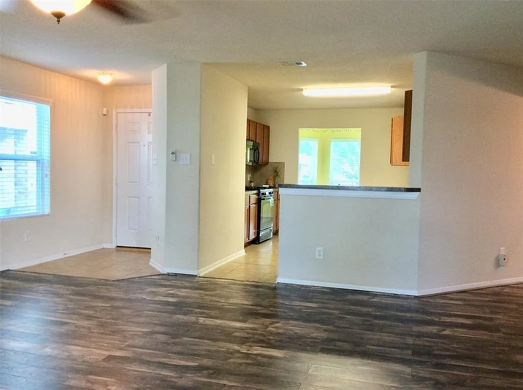 4 bed, 2.5 bath, 2258 sqft, $2,350 — Photo 2