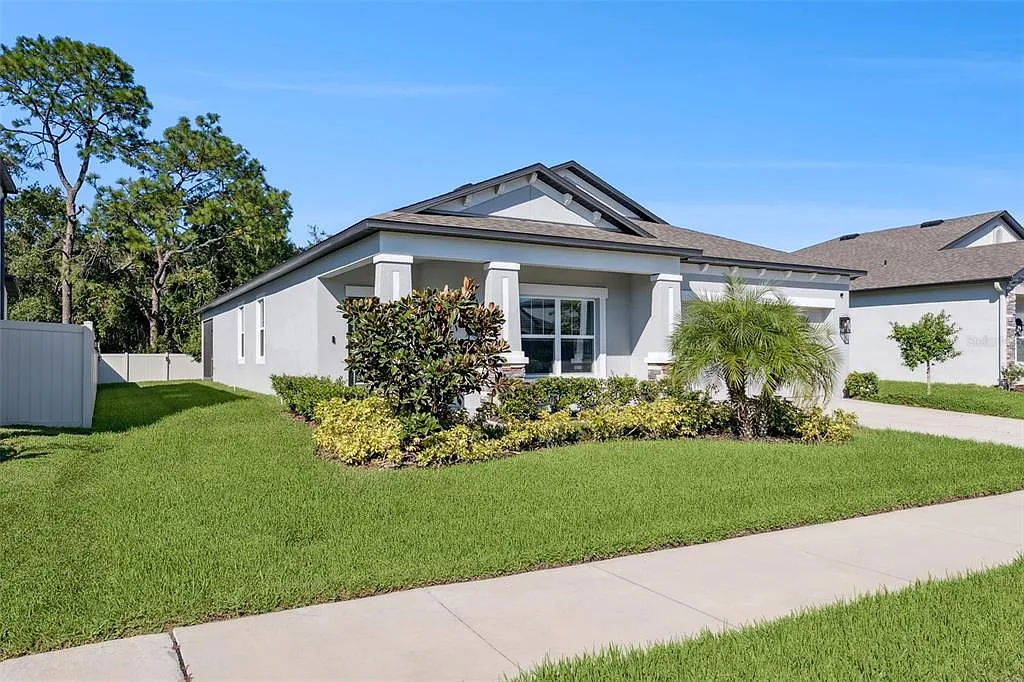 4 bed, 2.0 bath, 2063 sqft, $2,300 — Photo 2