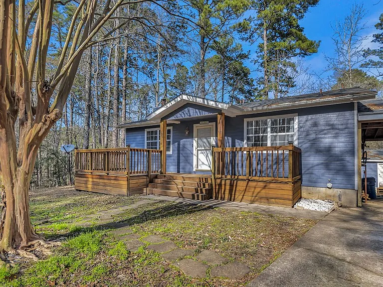 1121 Victoria Dr — Photo 3