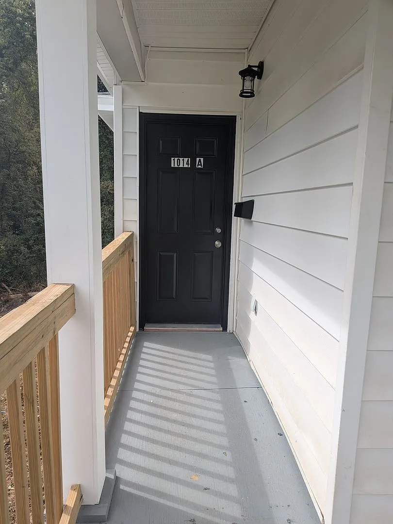 1014 Capitol — Photo 2